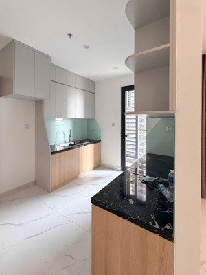 cho thuê căn hộ 2pn2wc căn góc khu beverly 80m2 nội thất cơ bản, nhà mới tinh, có gym full tiện ích