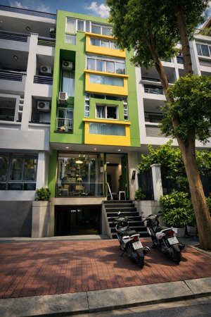 nhà mới 3 lầu có thang máy kdc kim sơn ( dt: 5x20) giá 20 tỷ tl