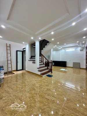 chính chủ gửi bán nhà trần khát trân, ra mặt phố cực gần, 3 bước ra oto, lô góc 3 thoáng