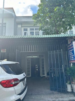 nhà trệt lầu giá rẻ kdc hoà lân gần siêu thị aeon mall thuận an