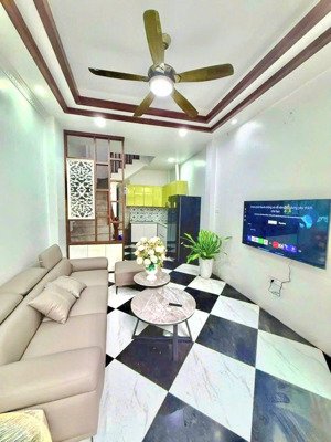 bán gấp nhà lê trọng tấn oto qua nhà. kinh doanh nhỏ. tặng full nội thất cho khách mua .