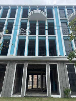 bán nhà phố ở hội an, 500m ra bãi tắm, 7p vào trung tâm phố cổ, bên cạnh trường học quốc tế. sổ sẵn