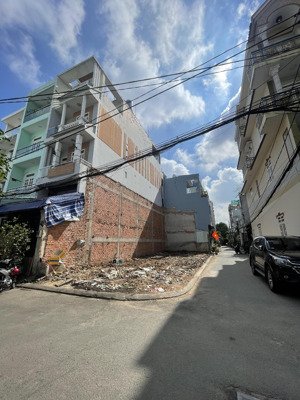 lô đất góc 2mt hẻm nhựa 8m dt 5x18m giá : 8 tỷ tl