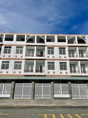 cho thuê nhà d11 chánh nghĩa, vị trí vip, giá rẻ. 