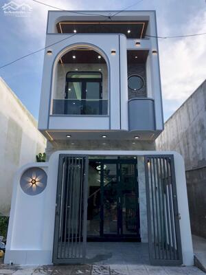 Nhà trệt lầu xây mới Full nội thất - Ngang công viên KDC Bình Nhựt - Gần siêu thị Aeon Mall Cần Thơ