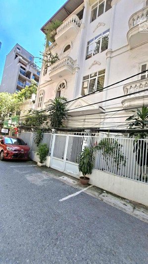 bán nhà lạc long quân 383m2, giá : 113 tỷ. tây hồ