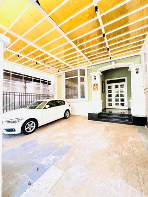 cho thuê biệt thự phú mỹ hưng, cạnh công viên và khu lâu đài chateau, 126m2(7x18), 3 tầng, áp mái