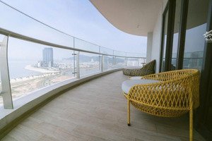 căn 2phòng ngủ view biển,đầy đủ nội thất ban công rộng thoáng.1 bước chạm cát