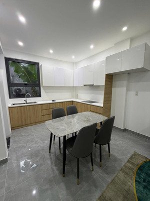 chính chủ cho thuê nhà mt thạnh xuân 25 2 tầng 2pn 2wc ful nt vip giá 16.2tr tl c2 lh 