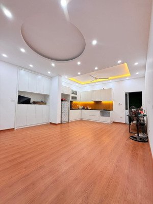 bán nhà phố nguyễn chính 40m-3 ngủ - giá chỉ 7.2 tỷ ,3 thoáng sát ô tô , full nội thất , tiện ích