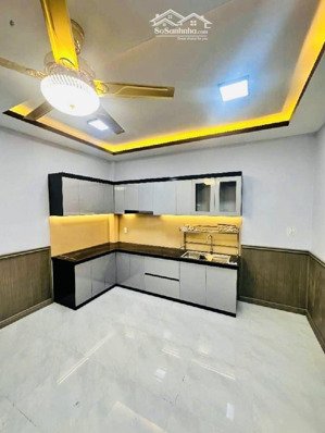 bán nhà gần 90m2 ngay thị trấn hóc môn - lý thường kiệt , nhỉnh 5 tỷ nhà đẹp 3 phòng , sân để ô tô