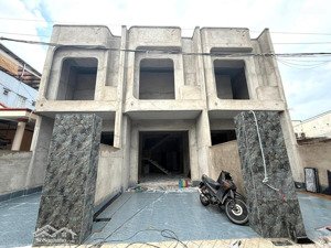 chủ gởi bán căn nhà 1t1l (hoàn công) đường oto vị trí ngay cầu mới hoá an. giá chỉ 3,250 tỷ