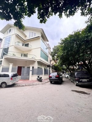 bán gấp biệt thự cầu giấy, lô góc 185m 5 tầng, mặt tiền 25m , giá 85 tỷ.