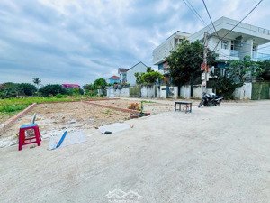 nhân - lô hẻm ngay cầu bè. xây dựng tự do