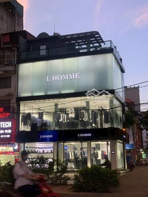 cho thuê nhà mặt phố văn miếu, quốc tử giám, mặt tiền 6m, diện tích sử dụng rộng, thang máy pccc