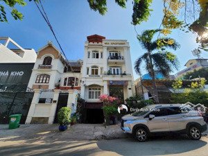 hàng hiếm!chủ cần bán toà nhà mặt tiền đường nguyễn văn hưởng thảo điền quận 2.dt:8x24m giá 70 tỷ.