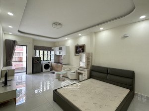 cho thuê căn hộ bancol 40m2 đón nắng,full nt như ảnh,xe hơi tận cửa, nuôi pet nhỏ,trống sẵn ở liền