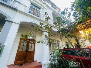 cho thuê biệt thự phú mỹ hưng, cạnh công viên, khu compound, kế vivo, 126m2(7x18), 3 tầng, 3pn, 4wc