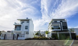 tôi chính chủ kẹt tiền cần bán lô gói 4 tại khu đô thị mỹ gia. lô sạch đẹp đường 18m