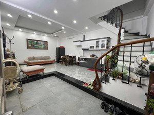 bán nhà sát phố đội cấn, ba đình, gần phố 3 bước ra ô tô, nhà đẹp ở ngay, 5 tầng giá 11.5 tỷ