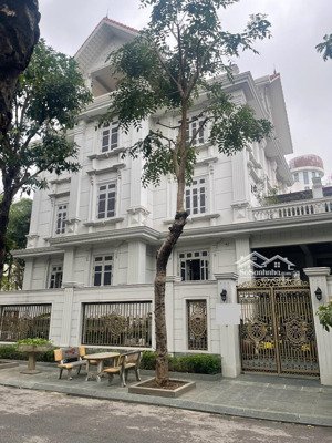 biệt thự đơn lập víp nhất trong đô thị xa la, 226m2, mặt tiền 11m, mặt đường đôi