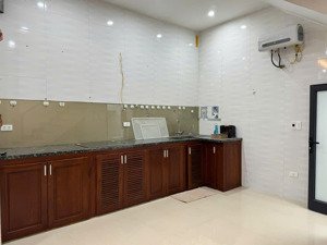 cho thuê nguyên căn 3 tầng ô tô đỗ cửa