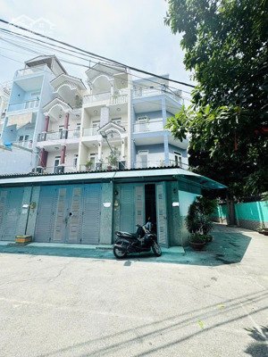 khu dân cư yên tĩnh, trước sân ô tô vi vu thoải mái quay đầu