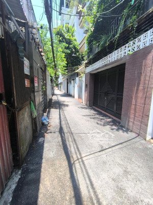 bán nhà riêng tại bồ đề, quận long biên, hà nội, 54m2 có sân, ngõ oto đang cho thuê cả nhà.