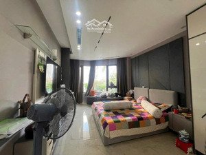 nhà hot nguyễn xiển 7 tầng thang máy, vị trí đắc địa ngỗ ô tô tránh.