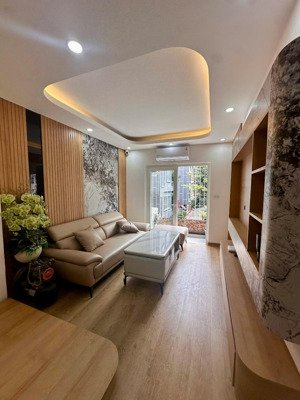 bán căn hộ tập thể nguyễn chí thanh,đống đa, dt 90m, 3pn,2wc, lô góc 3 thoáng, full nt, giá 6.x tỷ