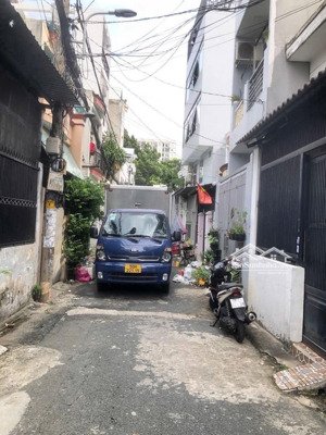 kết cấu: 1 trệt + 2 lầu + sân thượng đúc kiên cố. nhà thiết kế hiện đại, mới xây dựng. 4pn , 5 wc