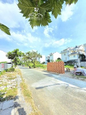 e chuyên bán đất nền đông thủ thiêm, duy nhất 2 lô có sổ diện tích 8x22m giá 105 tr/m lh 