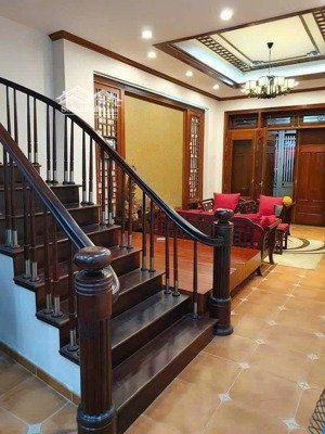 bán nhà phố ngọc khánh 52m 4 tầng nhỉnh 10 tỷ - gần vin giảng võ - 20m ra phố móng 7 tầng - dân xây