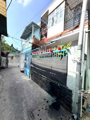 nhà sát hẻm xe hơi - nhà xây kiên cố - dân trí cao - ngay cầu phú xuân - nhà bè - nhỉnh 5 tỷ