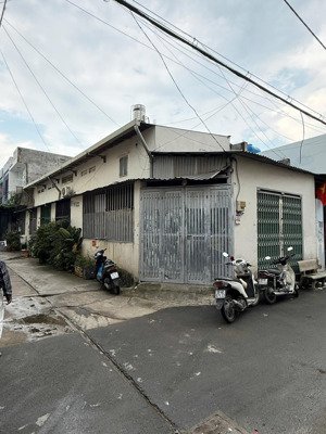 100m2 dt lộ giới còn hơn 70m2, giá 4,3tỷ, liên khu 4 - 5, bình hưng hòa b, bình tân