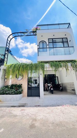 giảm sốc 1 tỷ căn biệt thự mini ngang 8m đường 8m cách mặt tiền tô ký chỉ 80m, giáp ranh quận 12!