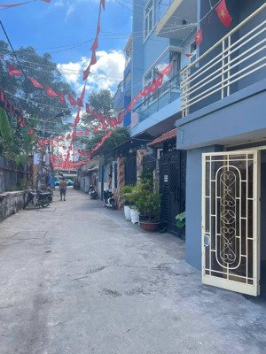 nhà hẻm xe hơi, đường trần trọng cung, dt 6x19m, nhà cấp 4, có gác lửng, 1pn, 1wc, giá 15triệu