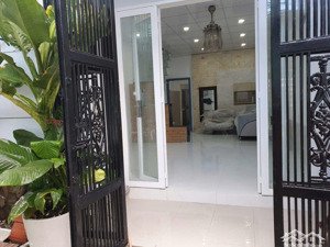 nhà nguyên căn giáp ranh quận bình thạnh. ngay cầu ông dầu. đoạn giữa vạn phúc và phạm văn đồng