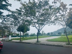 an bình tân - lô góc 2 mặt tiền đường 13m . dt 131m ngang 7,2m , hướng tây nam,đông nam
đã có sổ