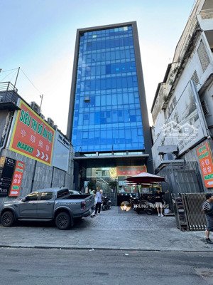 bán toà nhà 3.500m2 sàn - mt nguyễn xí bt - hầm - 8 tầng - hđt 550 triệu ( còn 8 năm ) giá 180 tỷ