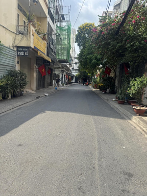 mặt hẻm nhựa 8m trần hưng đạo 4 tầng 4x13m chỉ 7,9tỷ . vị trí đẹp tiện ở kết hợp văm phòng cty..