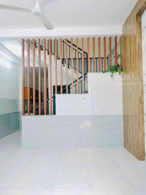 cho thuê nhà mới xây 3pn 2wc có nội thất
