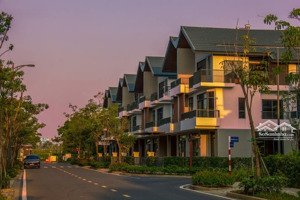 bán căn góc ngay trục đường chính 16m của id junction. thuận tiện kinh doanh, ở