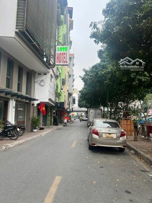 hot. nhà mặt phố nguyễn ngọc doãn chùa bộc. dt 37m2x3t lô góc. hè 2 bên. giá 15.8 tỷ.