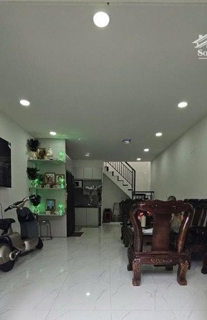 nhà bán đ. hòa bình- hẻm xe hơi- 1 sẹc- ngang 4m- chỉ 3,x tỷ