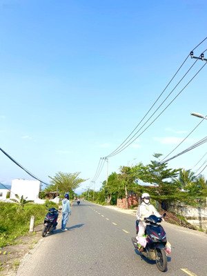 bán 210m2 đất ở hoàn toàn trục chính đường 409 . đường 10m . view đồng . song song vành đai.