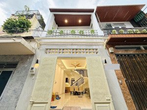 siêu phẩm 49.3m² hoàng việt gần bờ kè giá 8 tỷ 500. xây 1 trệt 2 lầu, hẻm oto, sổ riêng sẵn