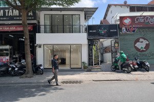 mặt bằng cho thuê mặt tiền quốc hương, 4,2x12m, giá 54,514 triệu/tháng, trệt + lầu, có thể thuê lẻ