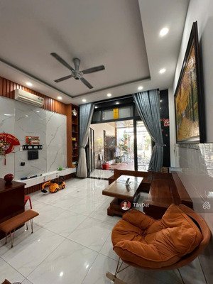 quá hiếm! nhà sát hoàng diệu 2 1 trệt 2 lầu sân xe hơi 4pn- 90m2 7,5 tỷ