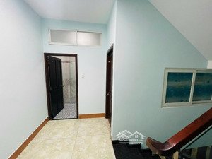 nhà 1 trệt 1 lửng 2 lầu, có thang máy chuyển hàng, mặt tiền đường số 17, liền kề tttm giga mall